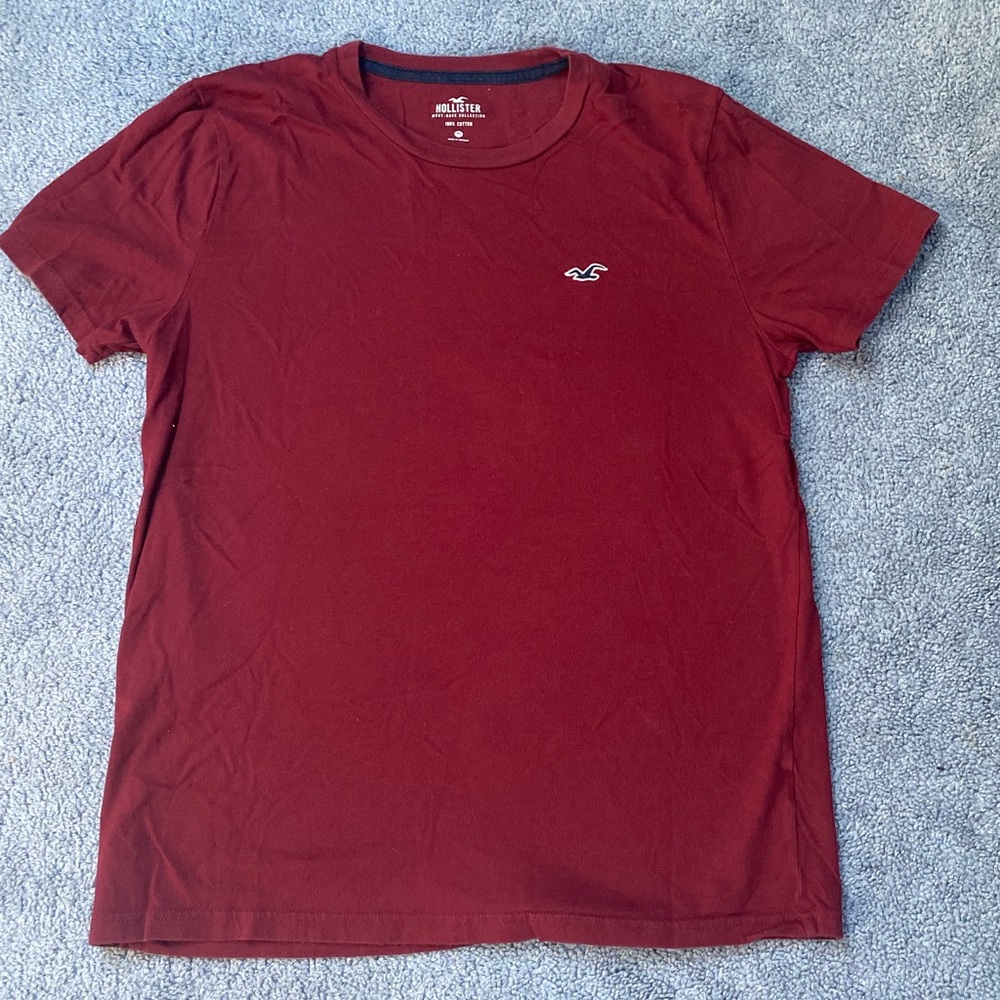 Red Hollister t shirt